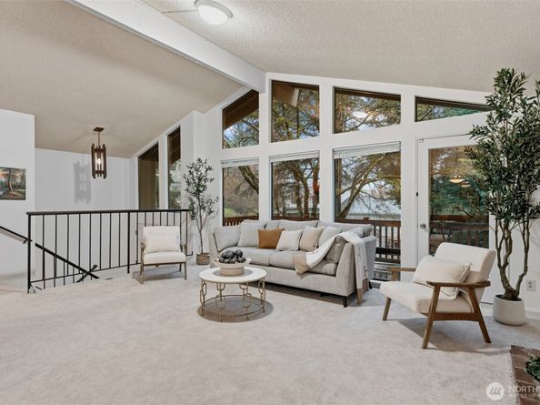 13919 SE 3rd Place, Bellevue WA 98005