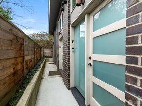 908 N 46th Street F, Seattle WA 98103