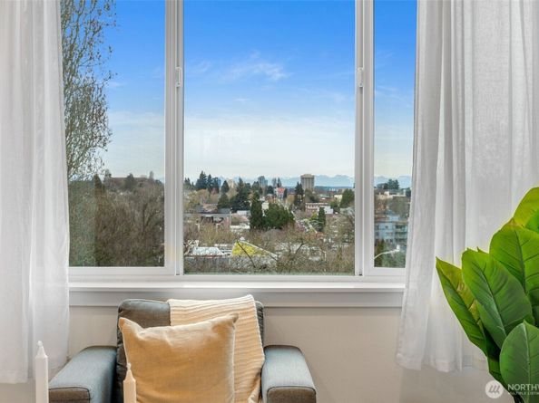 908 N 46th Street F, Seattle WA 98103