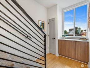 908 N 46th Street F, Seattle WA 98103