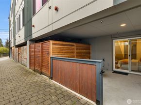 908 N 46th Street F, Seattle WA 98103