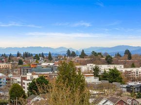 908 N 46th Street F, Seattle WA 98103