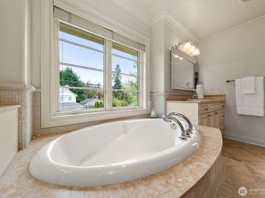 3424 97th Avenue SE, Mercer Island WA 98040