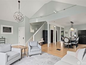 4306 Burke Avenue N, Seattle WA 98103