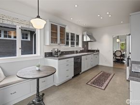 4306 Burke Avenue N, Seattle WA 98103
