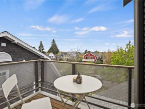 4306 Burke Avenue N, Seattle WA 98103