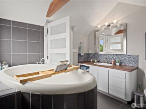 4306 Burke Avenue N, Seattle WA 98103
