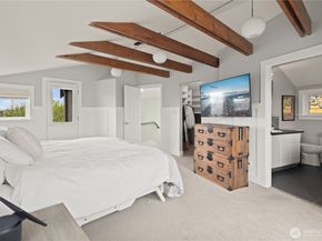 4306 Burke Avenue N, Seattle WA 98103