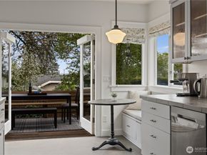 4306 Burke Avenue N, Seattle WA 98103