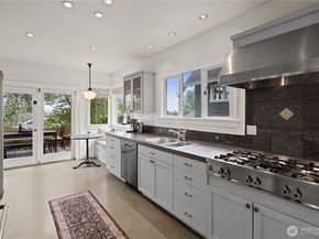 4306 Burke Avenue N, Seattle WA 98103