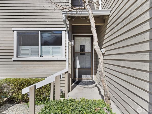 1230 101st Place NE 1230, Bellevue WA 98004