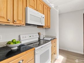 1230 101st Place NE 1230, Bellevue WA 98004
