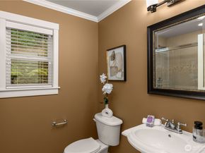 10608 106th Place NE, Kirkland WA 98033