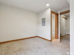 9047 17th Avenue SW A, Seattle WA 98106