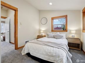9047 17th Avenue SW A, Seattle WA 98106