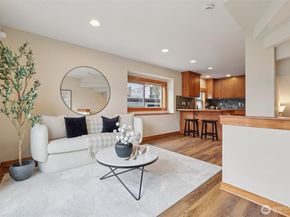 9047 17th Avenue SW A, Seattle WA 98106