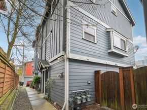 9047 17th Avenue SW A, Seattle WA 98106