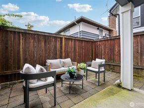 9047 17th Avenue SW A, Seattle WA 98106