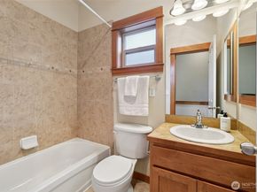 9047 17th Avenue SW A, Seattle WA 98106