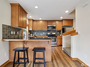 9047 17th Avenue SW A, Seattle WA 98106