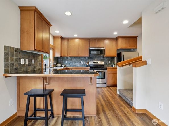 9047 17th Avenue SW A, Seattle WA 98106