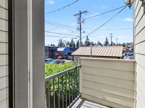 1120 N 92nd Street A, Seattle WA 98103
