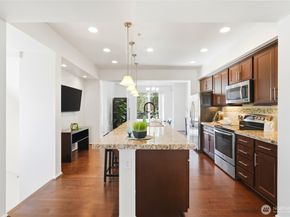 10175 156th Court NE 105, Redmond WA 98052