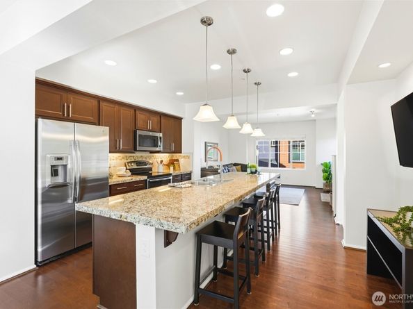 10175 156th Court NE 105, Redmond WA 98052
