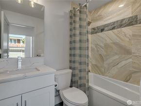 4019 4th Avenue NE B, Seattle WA 98105