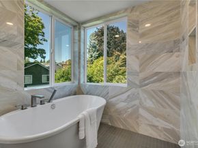 4019 4th Avenue NE B, Seattle WA 98105