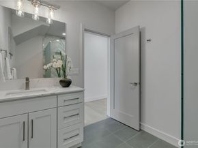 4019 4th Avenue NE B, Seattle WA 98105