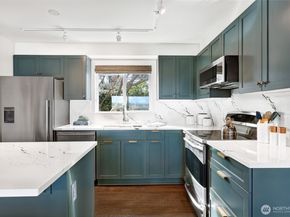 1818 Bigelow Avenue N 301, Seattle WA 98109