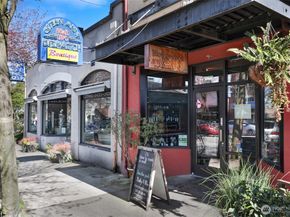 1818 Bigelow Avenue N 301, Seattle WA 98109
