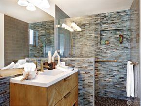 1818 Bigelow Avenue N 301, Seattle WA 98109