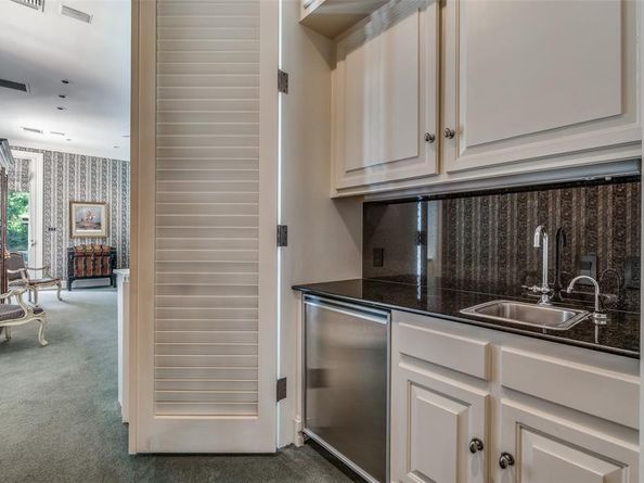 5936  Woodland Drive , Dallas Texas 75225