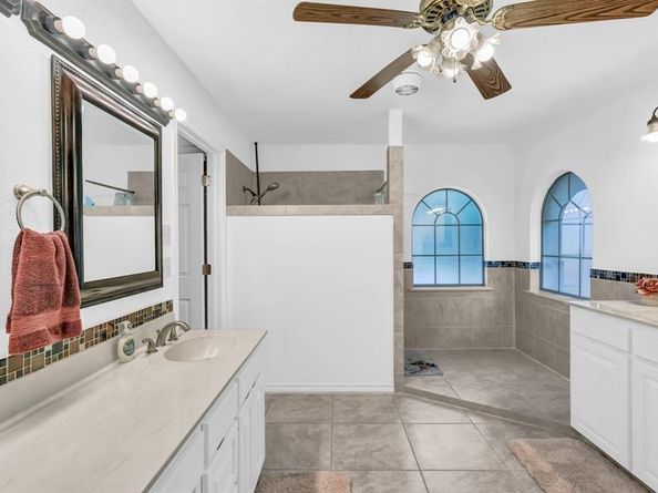 120  Oak Hollow Court S, Azle Texas 76020