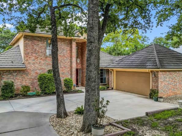 120  Oak Hollow Court S, Azle Texas 76020