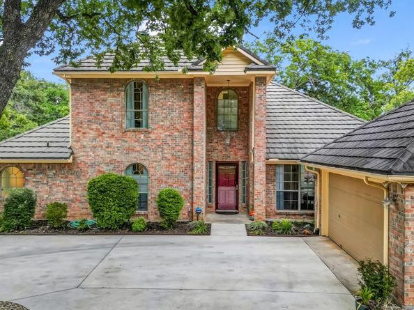 120  Oak Hollow Court S, Azle Texas 76020