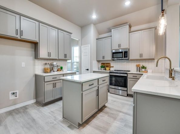 3600  Carl Street , Dallas Texas 75210