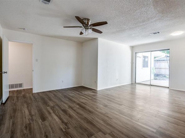 1902  Pat Ln  , Carrollton Texas 75006