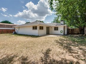 1902  Pat Ln  , Carrollton Texas 75006