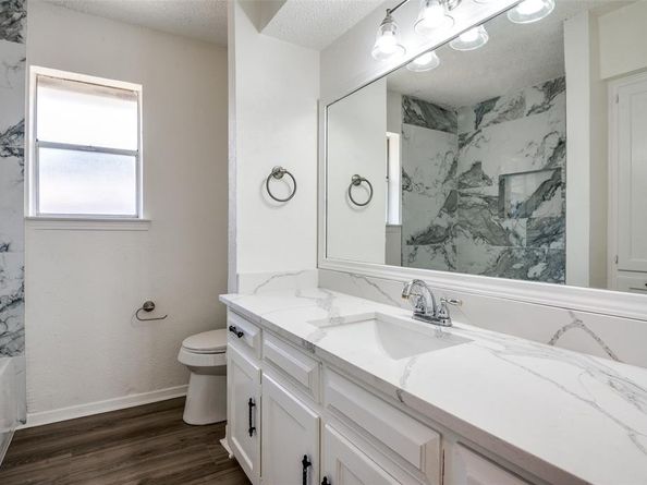 1902  Pat Ln  , Carrollton Texas 75006