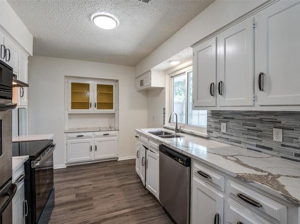 1902  Pat Ln  , Carrollton Texas 75006