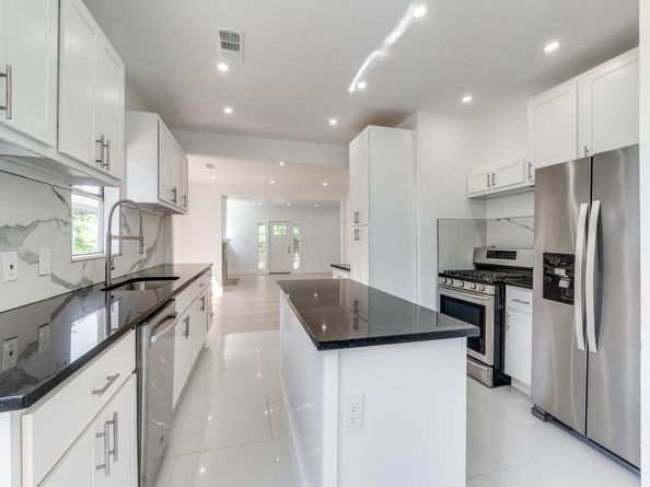 809  Cristler Avenue , Dallas Texas 75223
