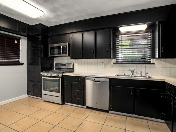 405  Harriett Street , Arlington Texas 76010