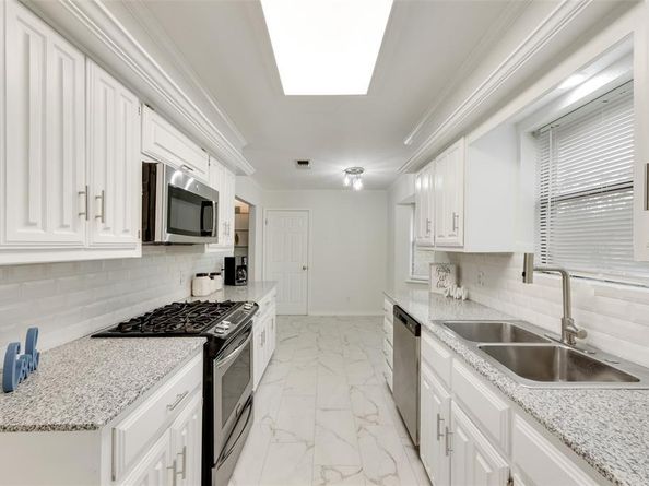 913  Vince Lane , DeSoto Texas 75115