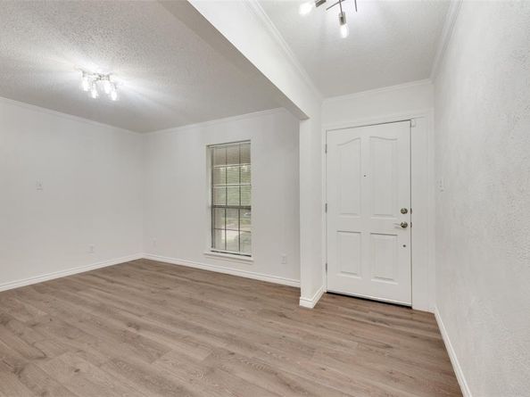913  Vince Lane , DeSoto Texas 75115