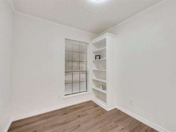 913  Vince Lane , DeSoto Texas 75115