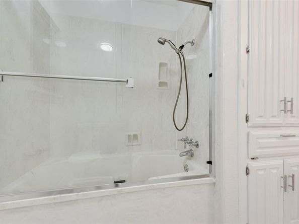 913  Vince Lane , DeSoto Texas 75115