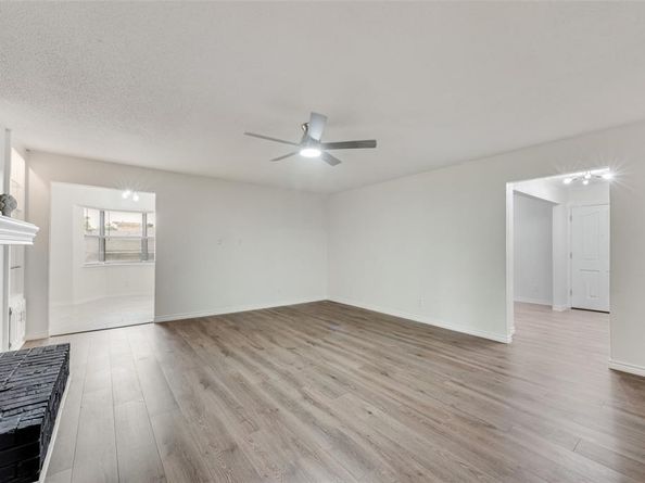 913  Vince Lane , DeSoto Texas 75115